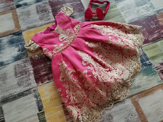 Рожева пишна сукня із золотою вишивкою, 70, Дівчинка, 49, 24, 74 см, Атлас, фатин, Атлас, фатин, Щоб сукня була настільки пишною, як на фото - необхідний додатковий під'юбник.