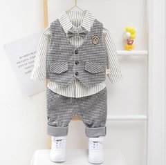 Нарядный костюм-тройка для мальчика на 1-2-3 года (жилетка + рубашка + бабочка+ брюки), серый, Эмблема, 110, Мальчик, 41, 31, 37, 54, 54, 33, 98 см, Хлопок 95%, Трикотаж