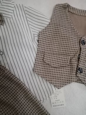 Нарядный костюм-тройка для мальчика на 1-2-3 года (жилетка + рубашка + бабочка+ брюки), бежевый, Эмблема, 110, Мальчик, 41, 31, 37, 54, 54, 33, 98 см, Хлопок 95%, Трикотаж